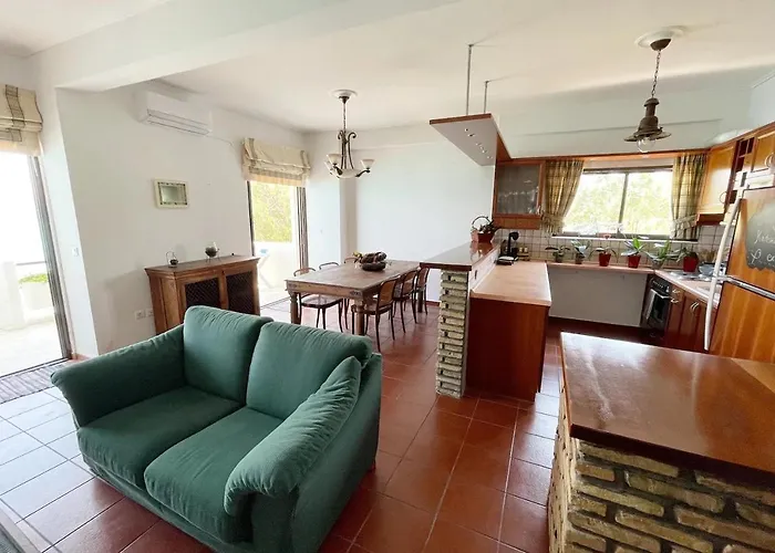 Stunning Beachfront Apartment Stratos